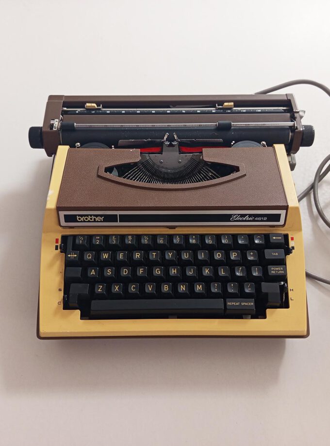 Electric Typewriter Brother Electric 4162