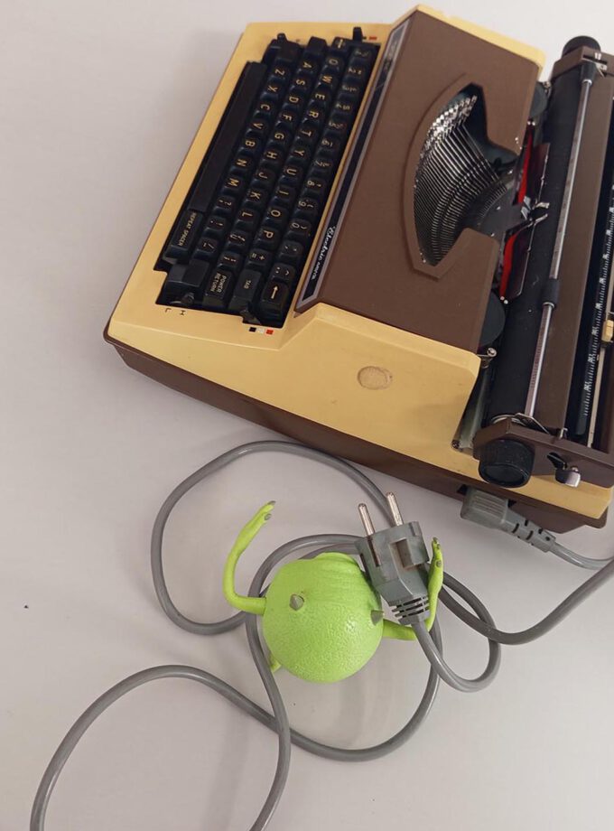 Electric Typewriter Brother Electric 4162