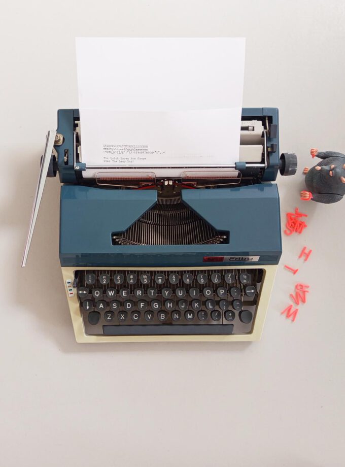 Vintage Daro Erika Light Grey / Blue Typewriter Pica