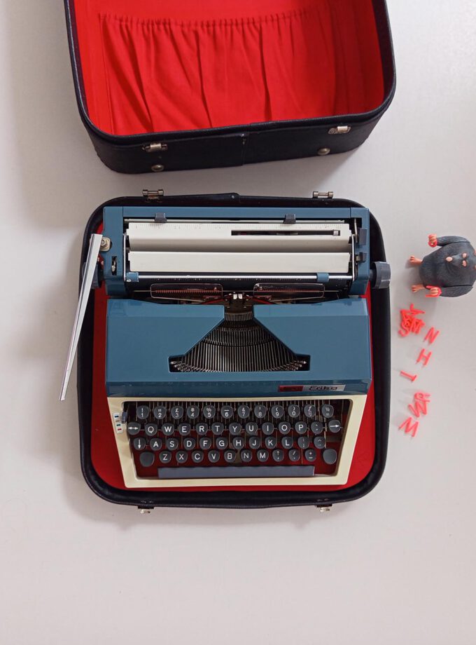 Vintage Daro Erika Light Grey / Blue Typewriter Pica