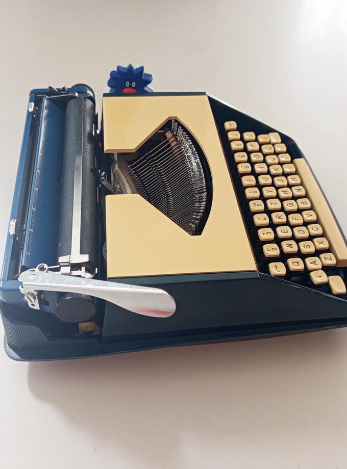 Vintage Sperry Remington Rand Envoy III Dark Blue Typewriter