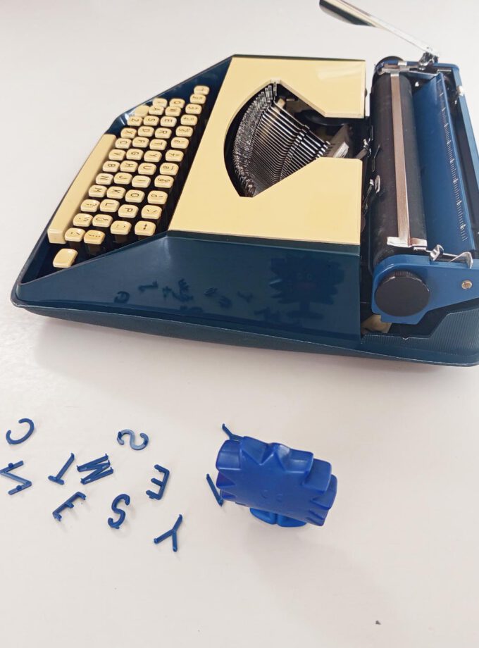 Vintage Sperry Remington Rand Envoy III Dark Blue Typewriter