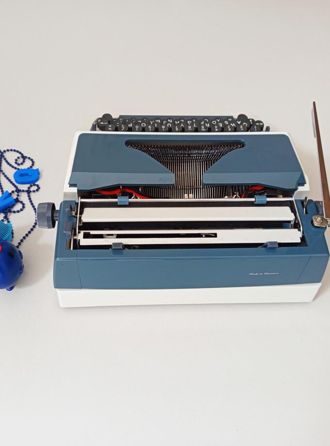 Vintage Vendex 1000 Typewriter Pica