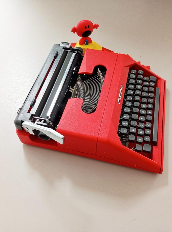 Vintage Underwood 23 Typewriter Red Elite