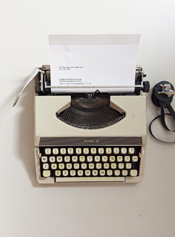 Vintage Royal 200 Typewriter Elite