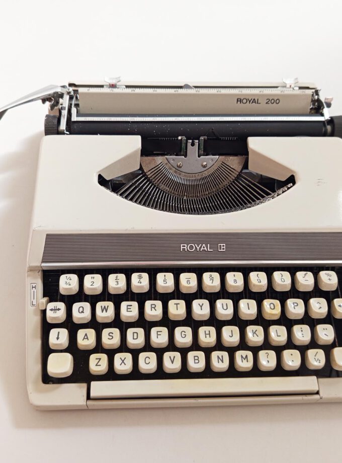 Vintage Royal 200 Typewriter Elite