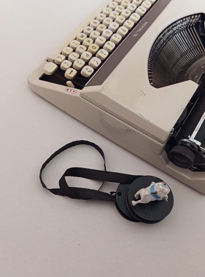 Vintage Royal 200 Typewriter Elite