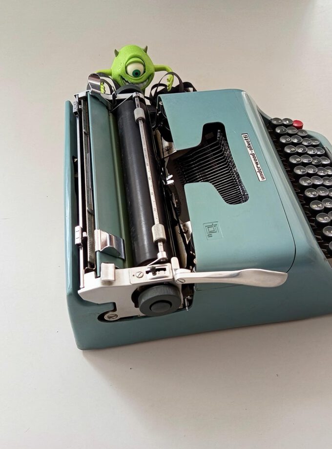 Vintage Underwood Olivetti (Studio 44) Typewriter BlueGreen