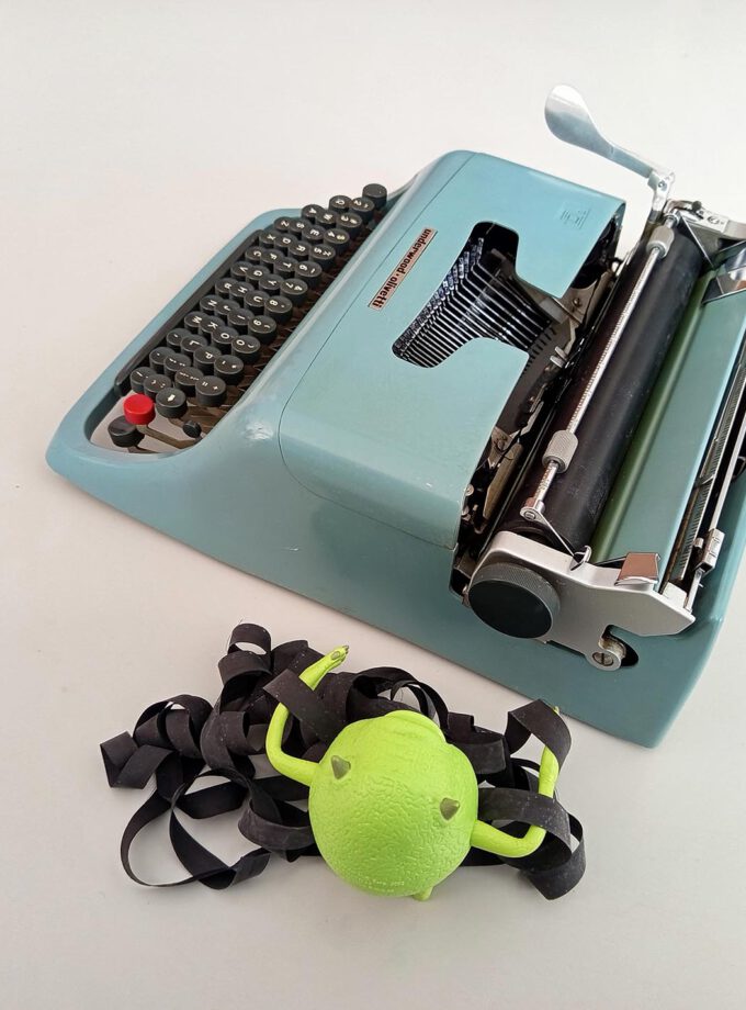 Vintage Underwood Olivetti (Studio 44) Typewriter BlueGreen