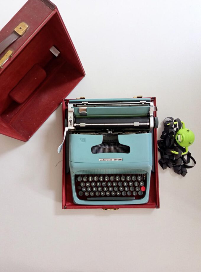 Vintage Underwood Olivetti (Studio 44) Typewriter BlueGreen