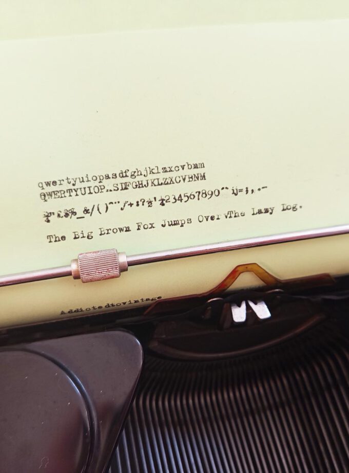 Everest Mod.90 Old Black Vintage Typewriter Elite