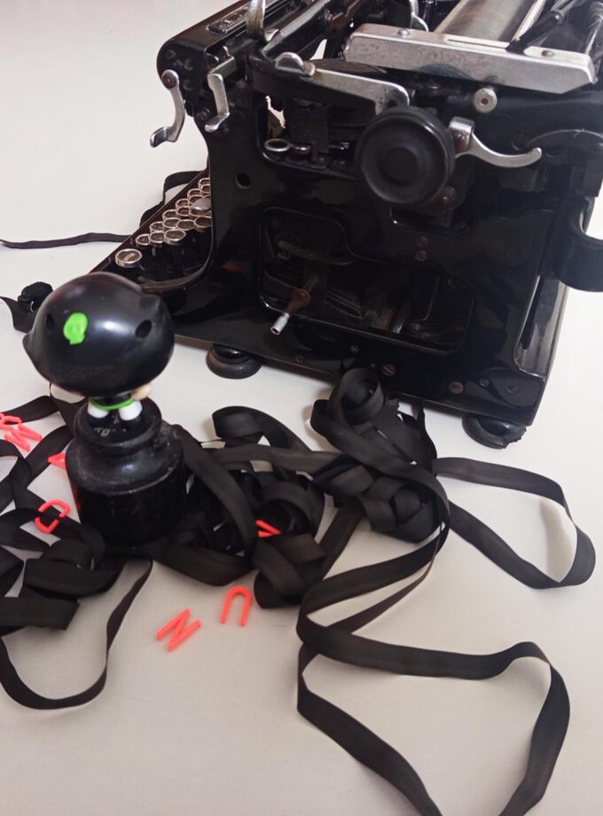 Vintage Old Black Groma S Typewriter