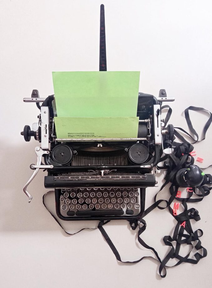 Vintage Old Black Groma S Typewriter