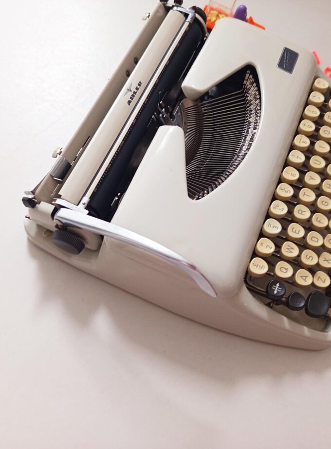 Old Vintage Tippa Adler Typewriter Pica