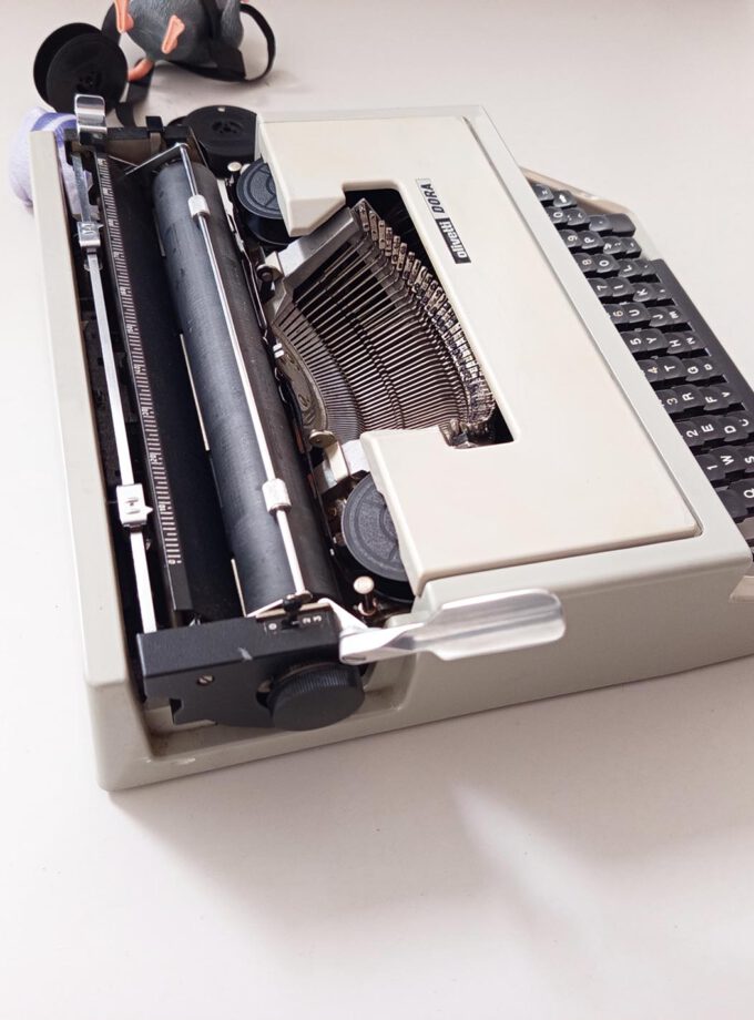 Vintage Olivetti Dora Typewriter Elite