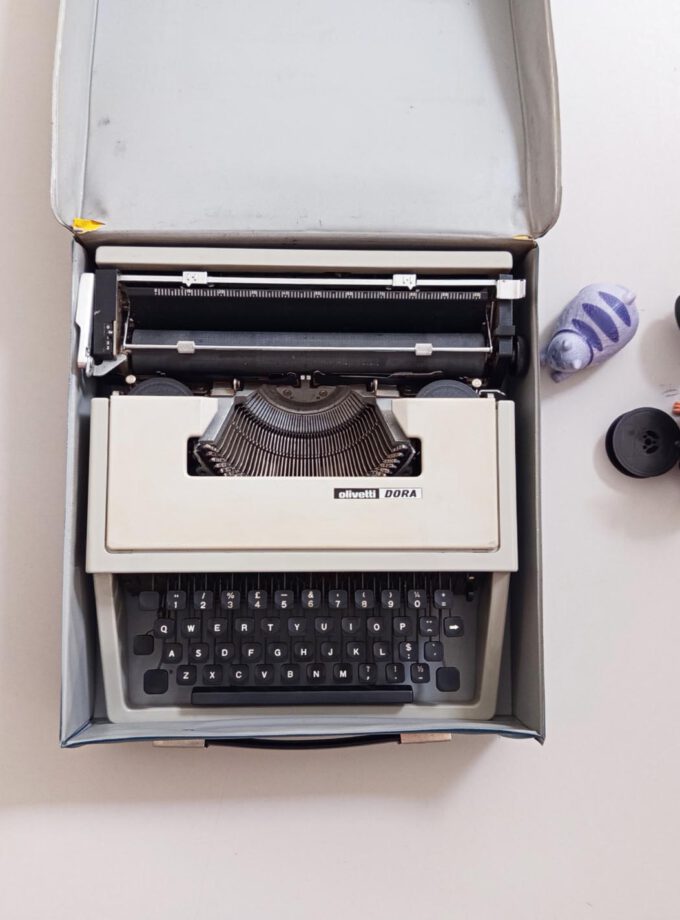 Vintage Olivetti Dora Typewriter Elite