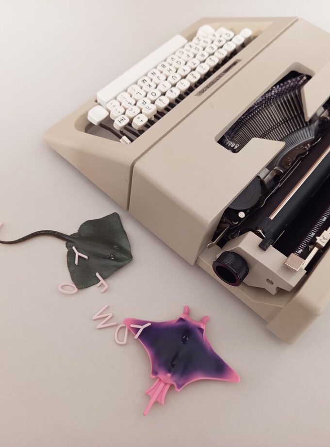 Vintage Olivetti Lettera 25 Typewriter Cubic