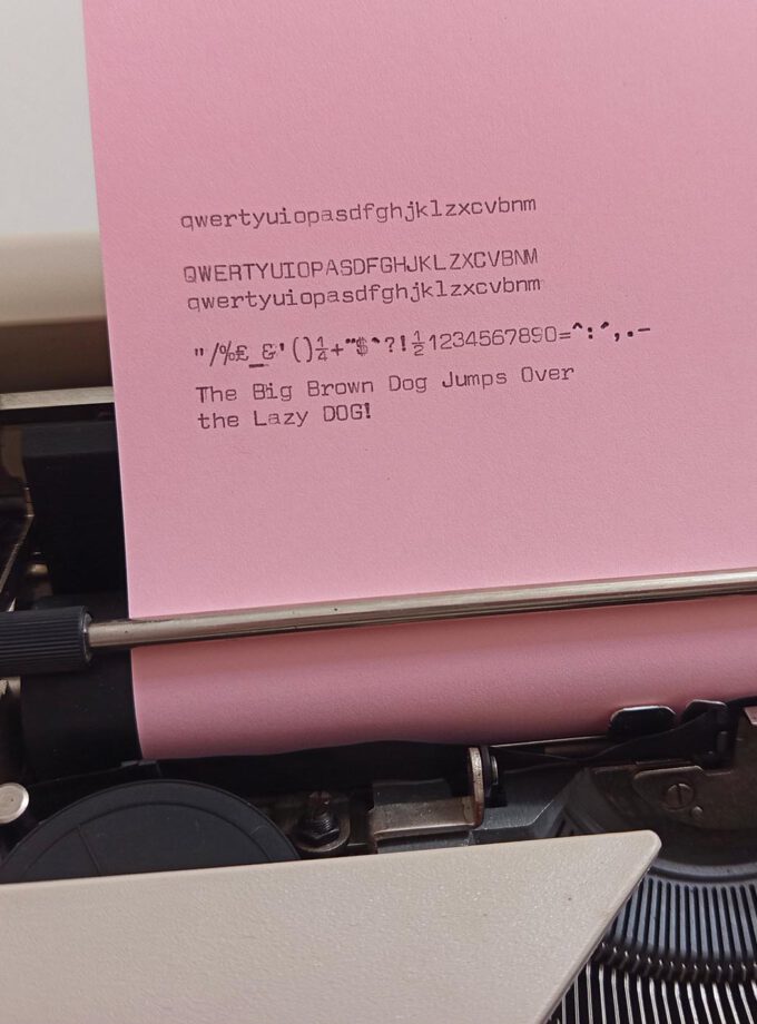 Vintage Olivetti Lettera 25 Typewriter Cubic