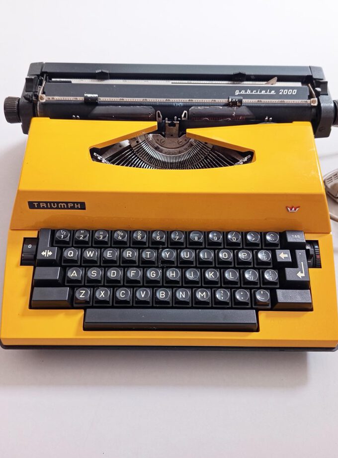 Electric Typewriter YELLOW Triumph Gabriele 2000 Electric