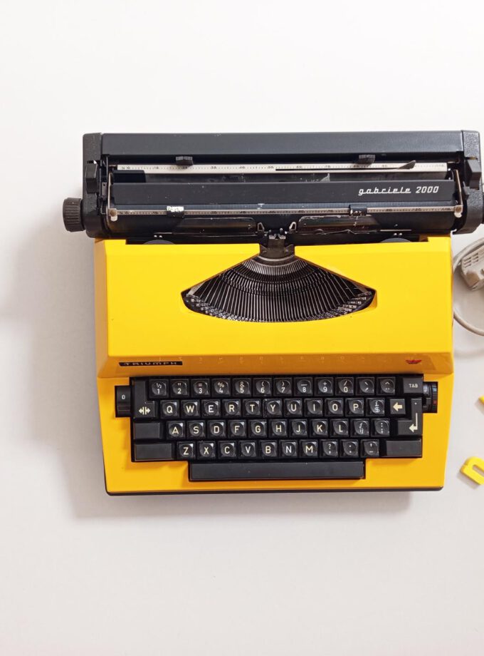 Electric Typewriter YELLOW Triumph Gabriele 2000 Electric
