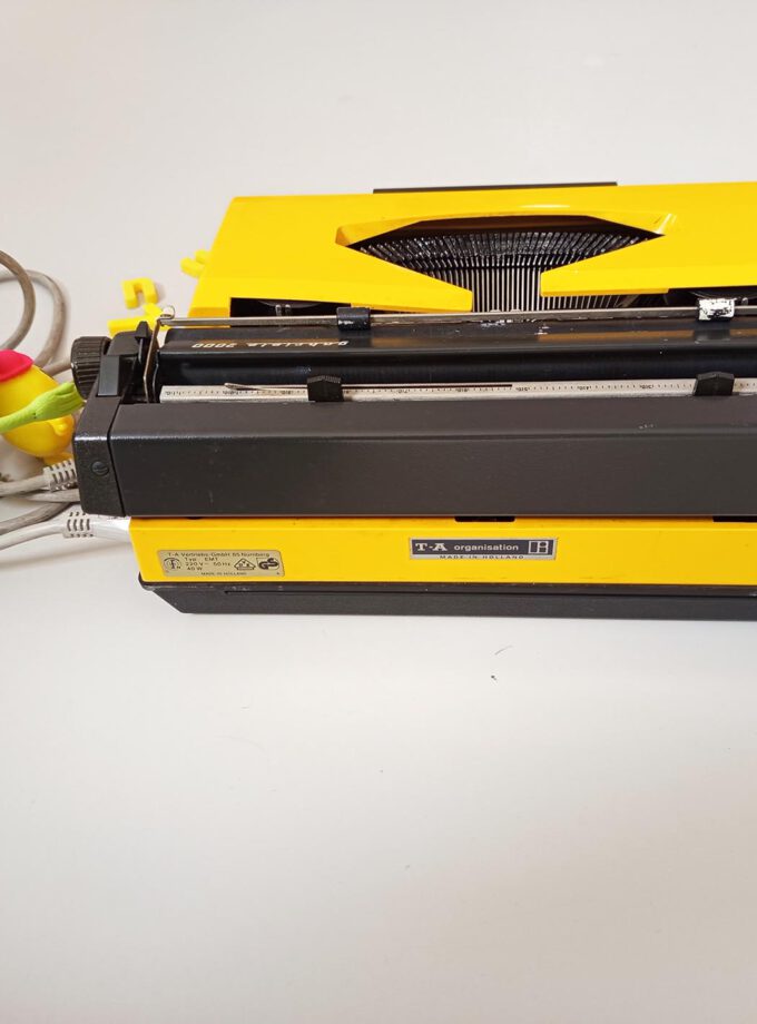 Electric Typewriter YELLOW Triumph Gabriele 2000 Electric