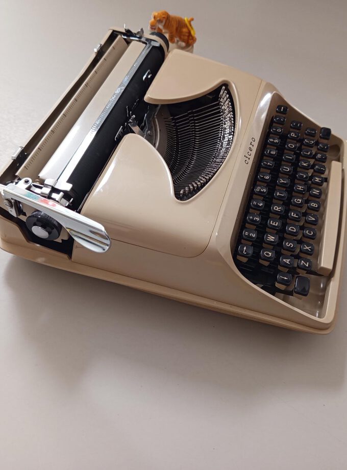 Vintage Remington Cicero Typewriter
