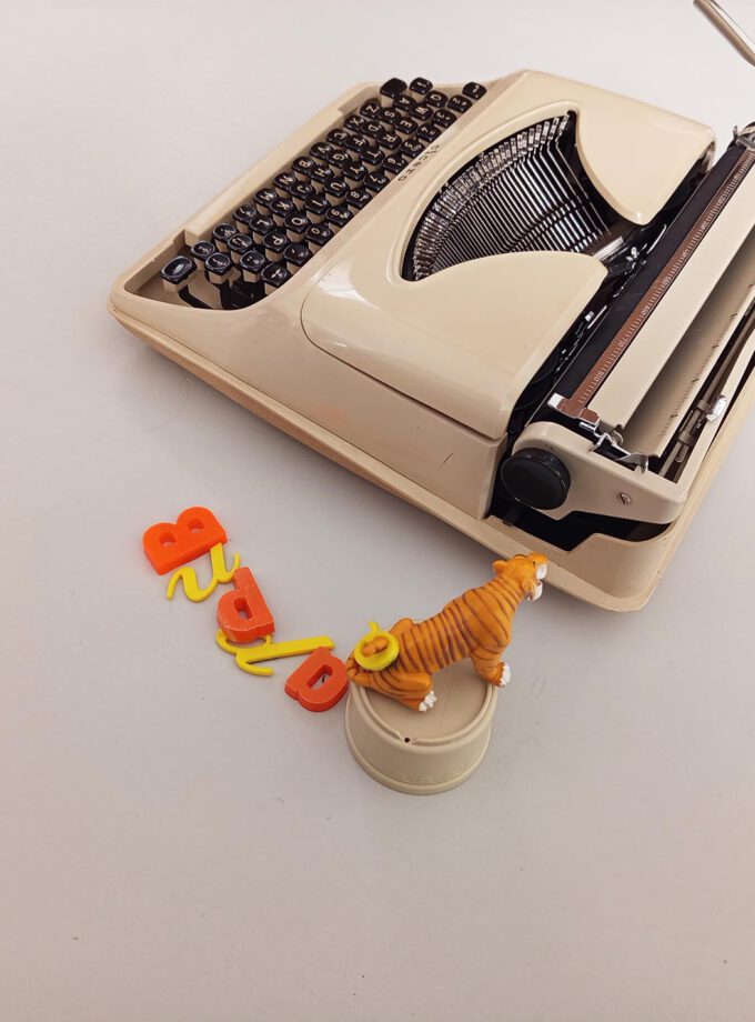 Vintage Remington Cicero Typewriter