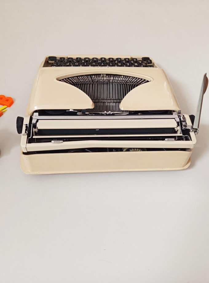 Vintage Remington Cicero Typewriter