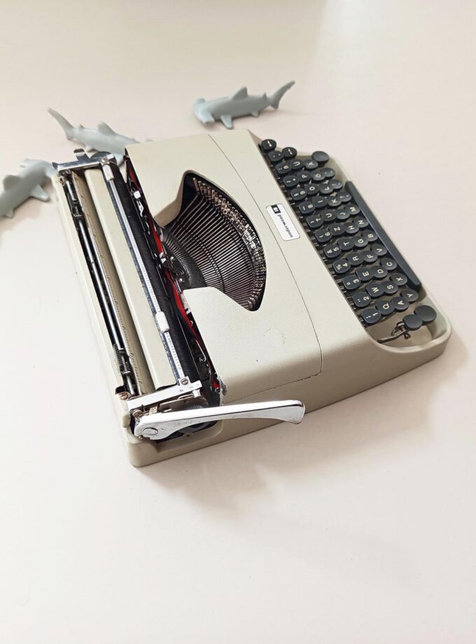 Miss Lady Vintage Underwood 18 Typewriter