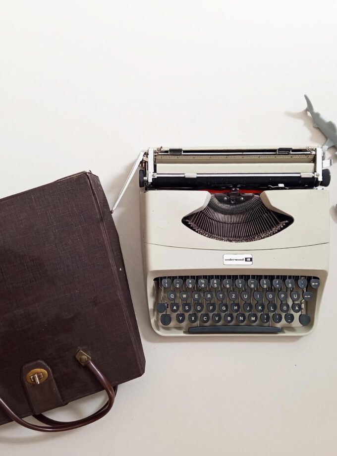 Miss Lady Vintage Underwood 18 Typewriter