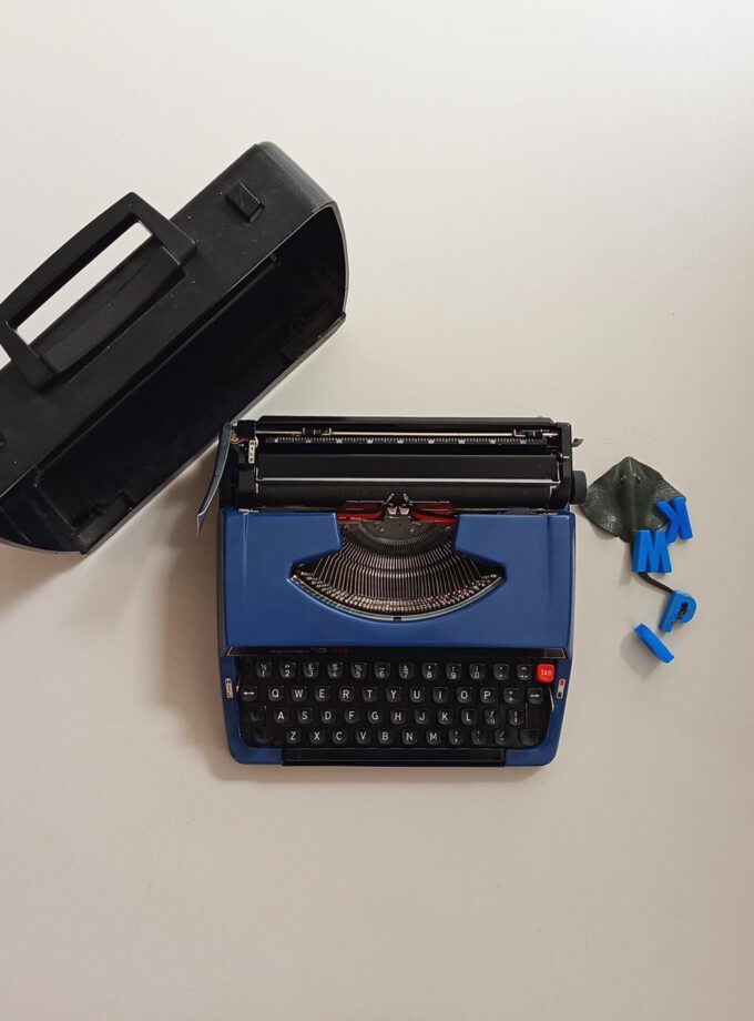 Vintage Vendex 750 Denim Blue Typewriter Cubic