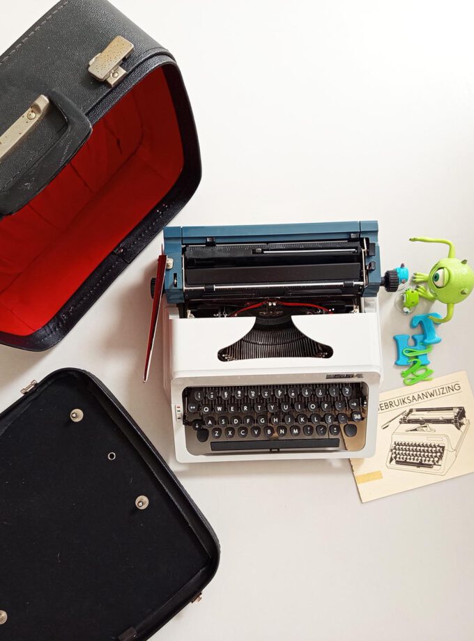 Vintage Erika Light Grey/Blue Typewriter Pica