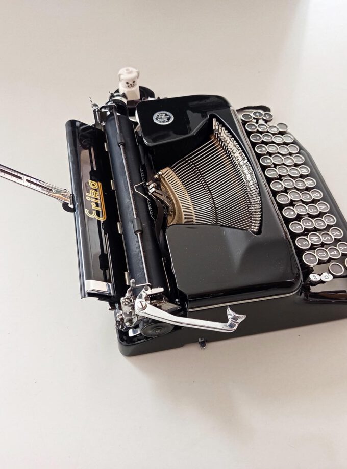 Vintage Old Erika Model 8 Typewriter