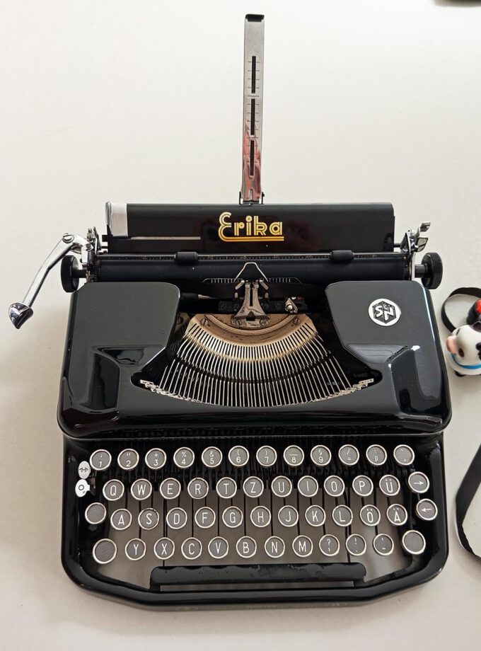 Vintage Old Erika Model 8 Typewriter