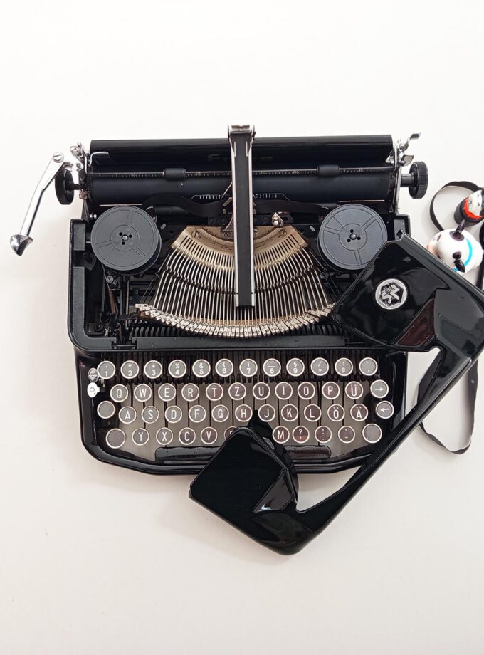 Vintage Old Erika Model 8 Typewriter
