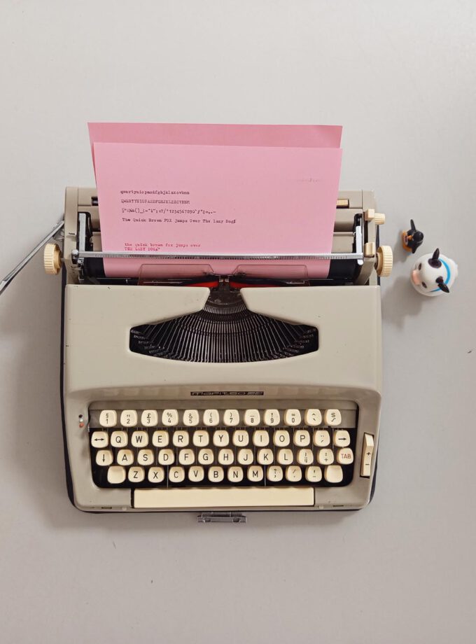 Vintage Maritsa 22 Typewriter Elite