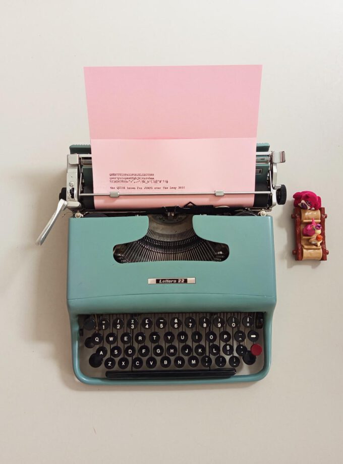 Vintage Olivetti Lettera 22 Green Elite
