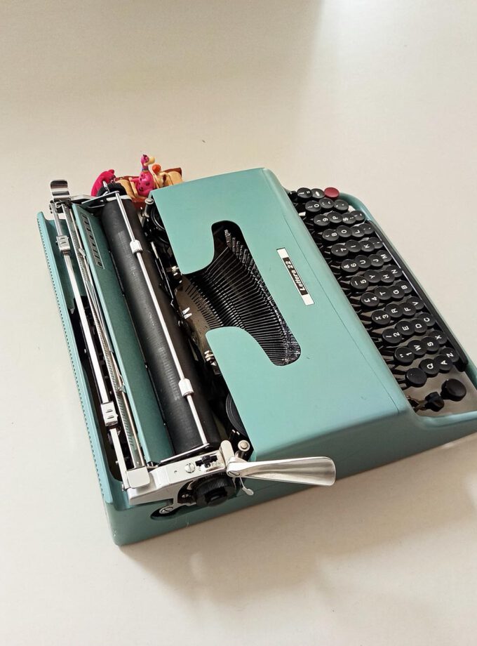 Vintage Olivetti Lettera 22 Green Elite