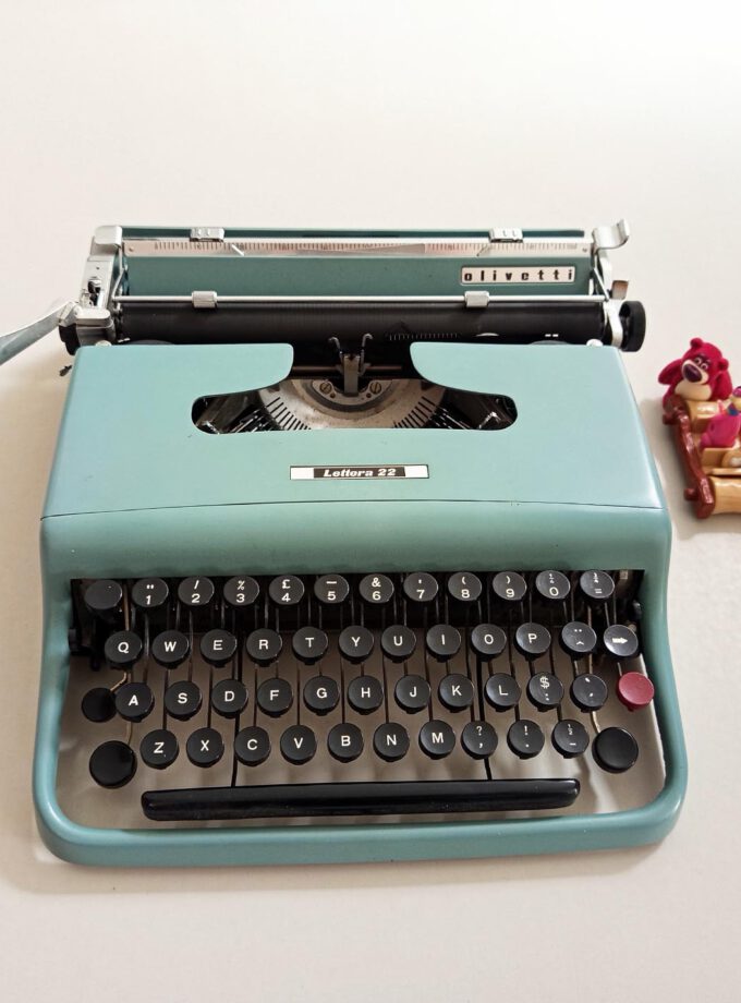 Vintage Olivetti Lettera 22 Green Elite