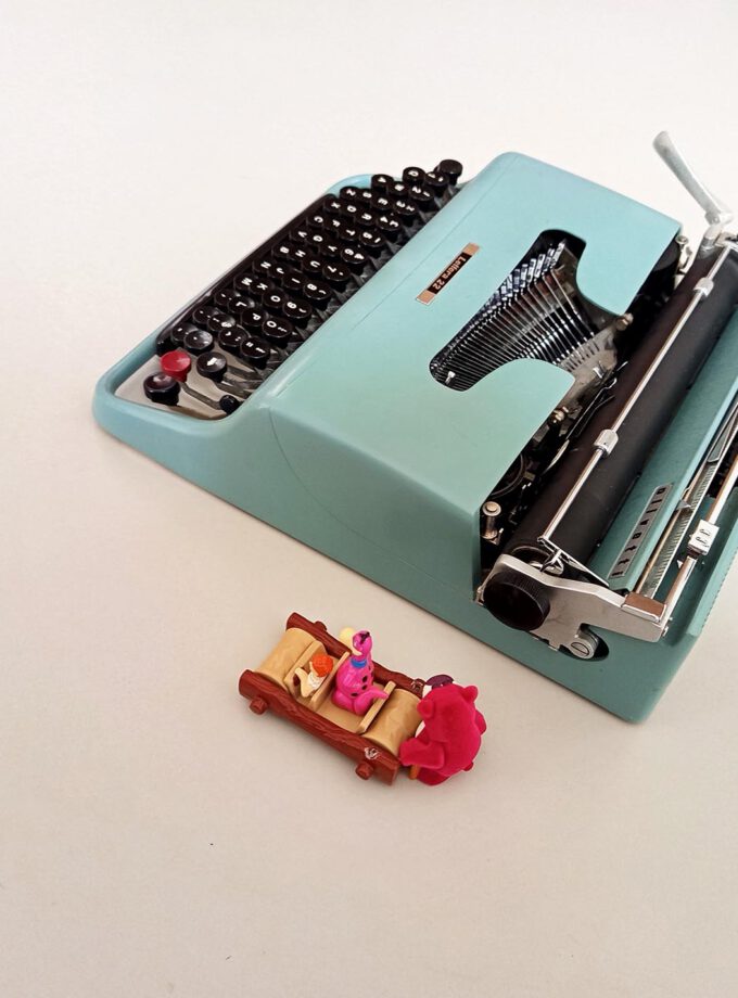 Vintage Olivetti Lettera 22 Green Elite