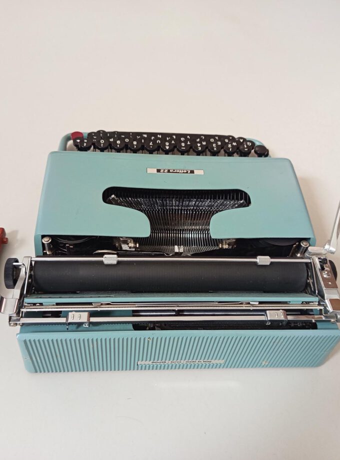 Vintage Olivetti Lettera 22 Green Elite