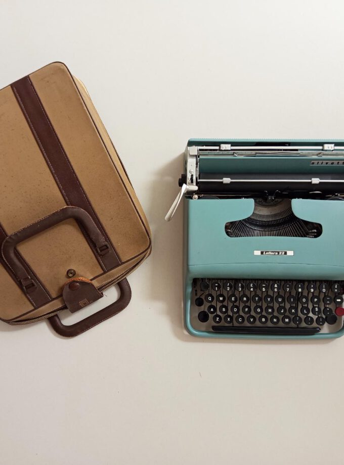 Vintage Olivetti Lettera 22 Green Elite