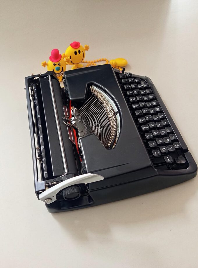 Brother Black Deluxe 220 Typewriter Dark