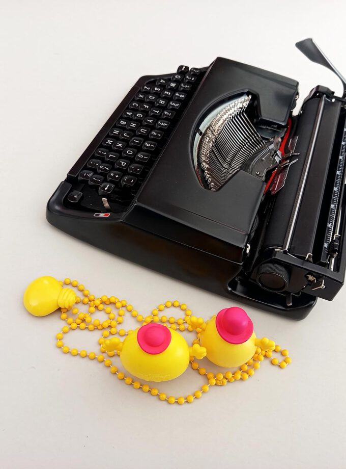 Brother Black Deluxe 220 Typewriter Dark