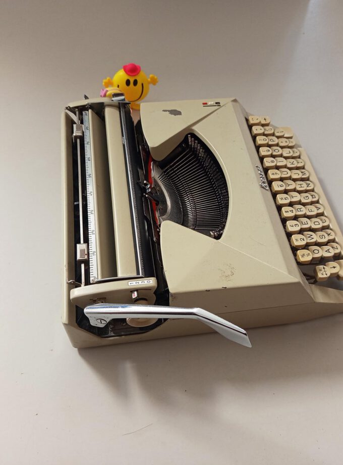 Portable Everest Vintage Typewriter