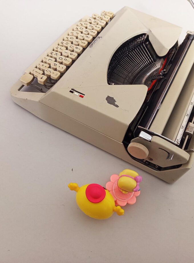 Portable Everest Vintage Typewriter