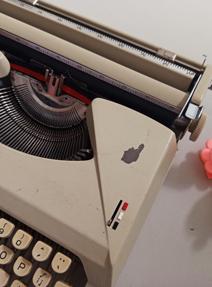 Portable Everest Vintage Typewriter