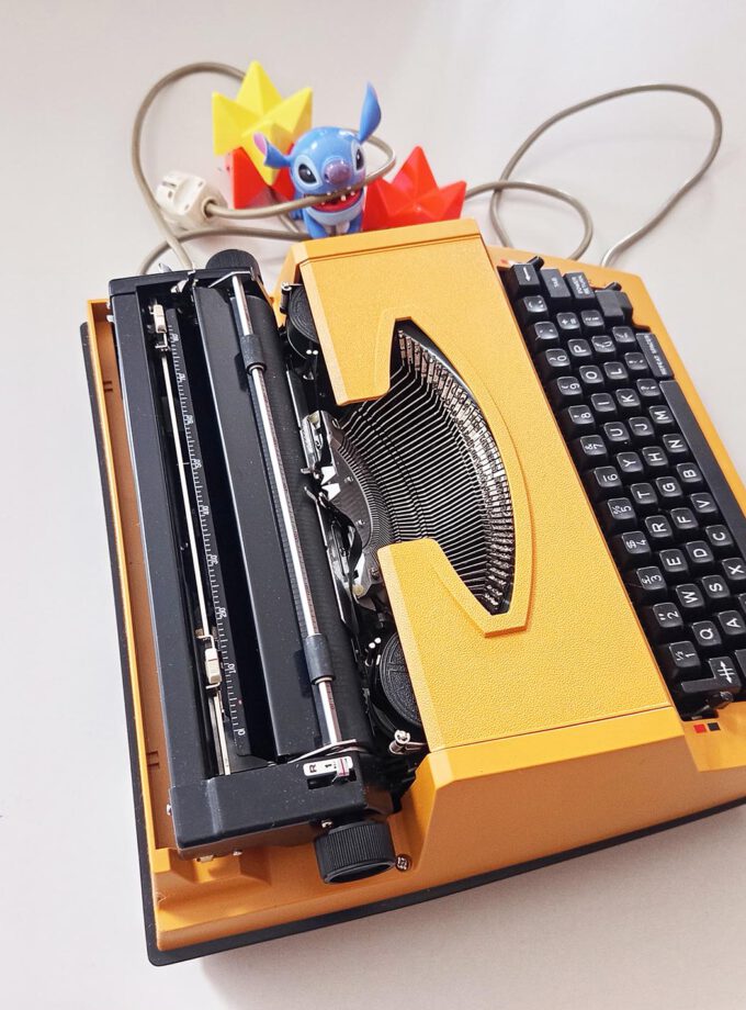 Electric Typewriter Ocher YELLOW Vendex 3600 Electric