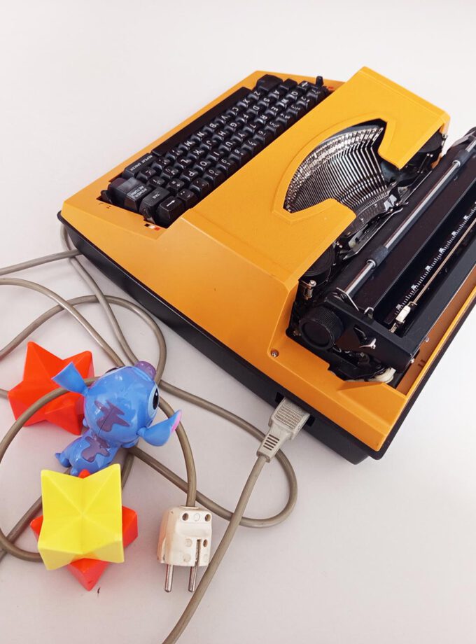 Electric Typewriter Ocher YELLOW Vendex 3600 Electric