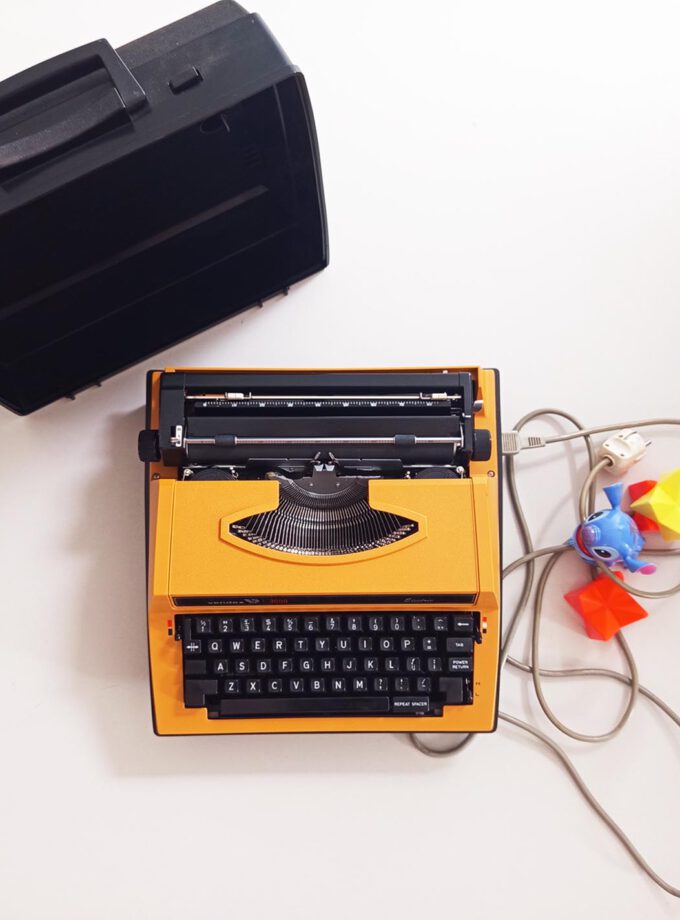 Electric Typewriter Ocher YELLOW Vendex 3600 Electric